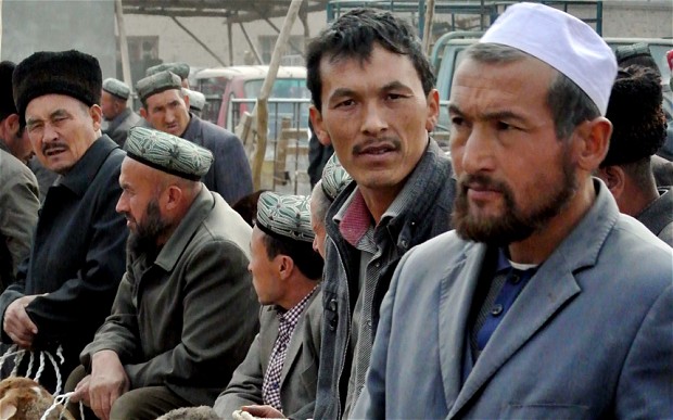 اسلام‌زدایی به سبک چینی/پکن: اردوگاه‌های “بازپروری” را نمی‌بندیم