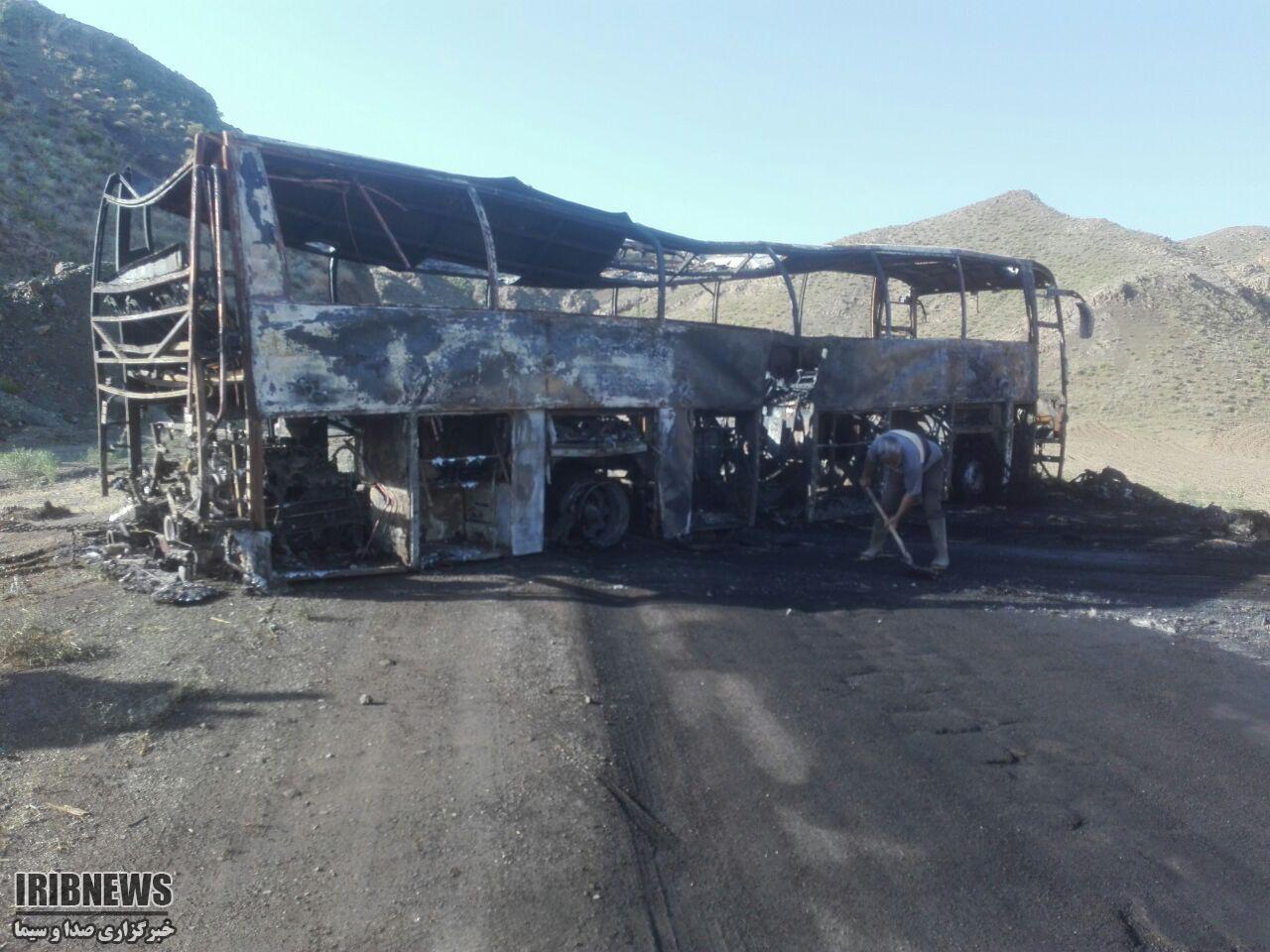 مهار آتش سوزی اتوبوس حامل ۲۵ سرباز در محور سبزوار
